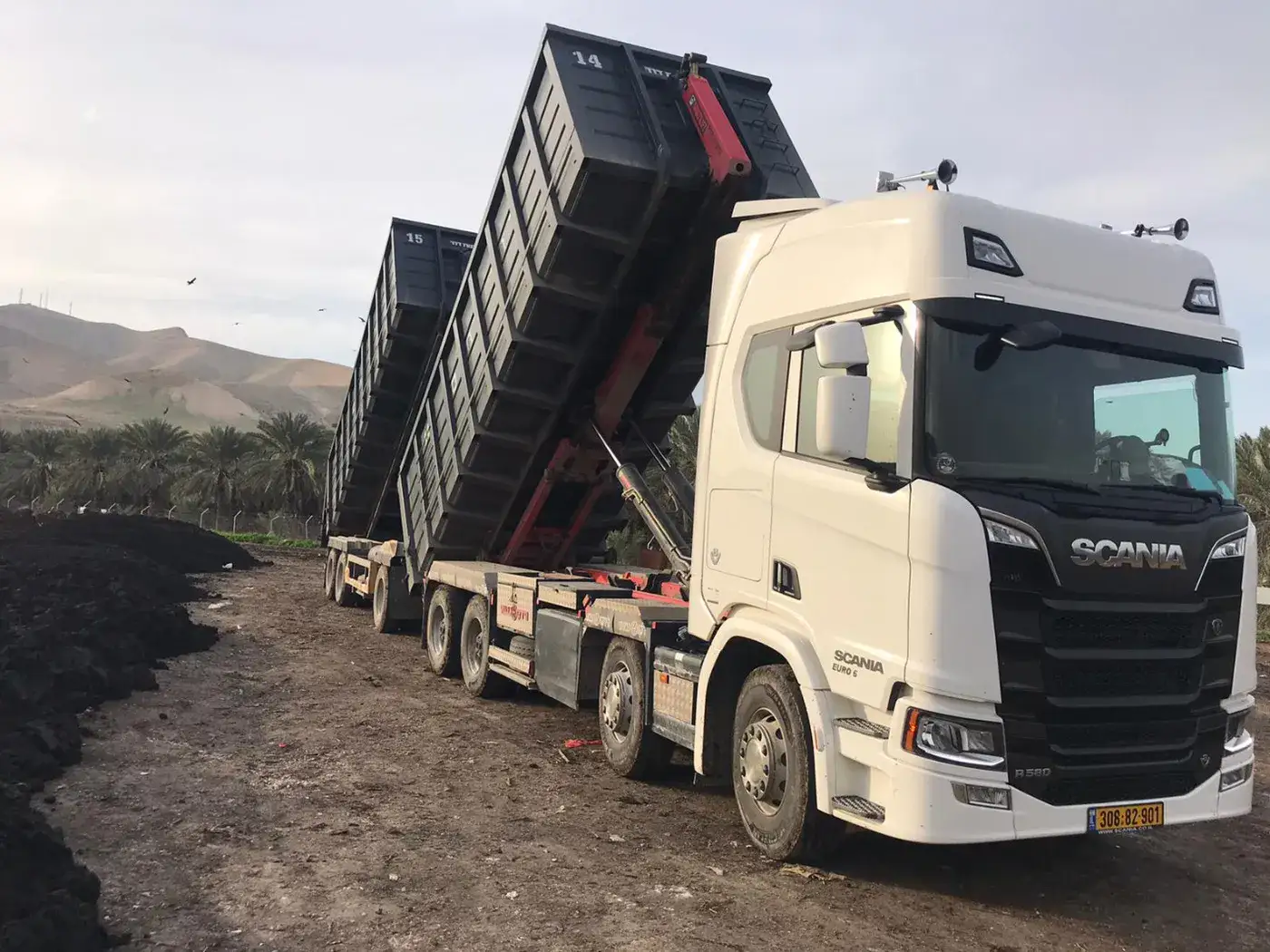 משאית של דוד נחום בעמצא פינוי פסולת משאית של דוד נחום בעמצא פינוי פסולת